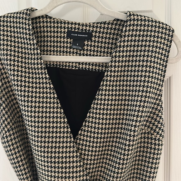 Club Monaco - Picture 3 of 3